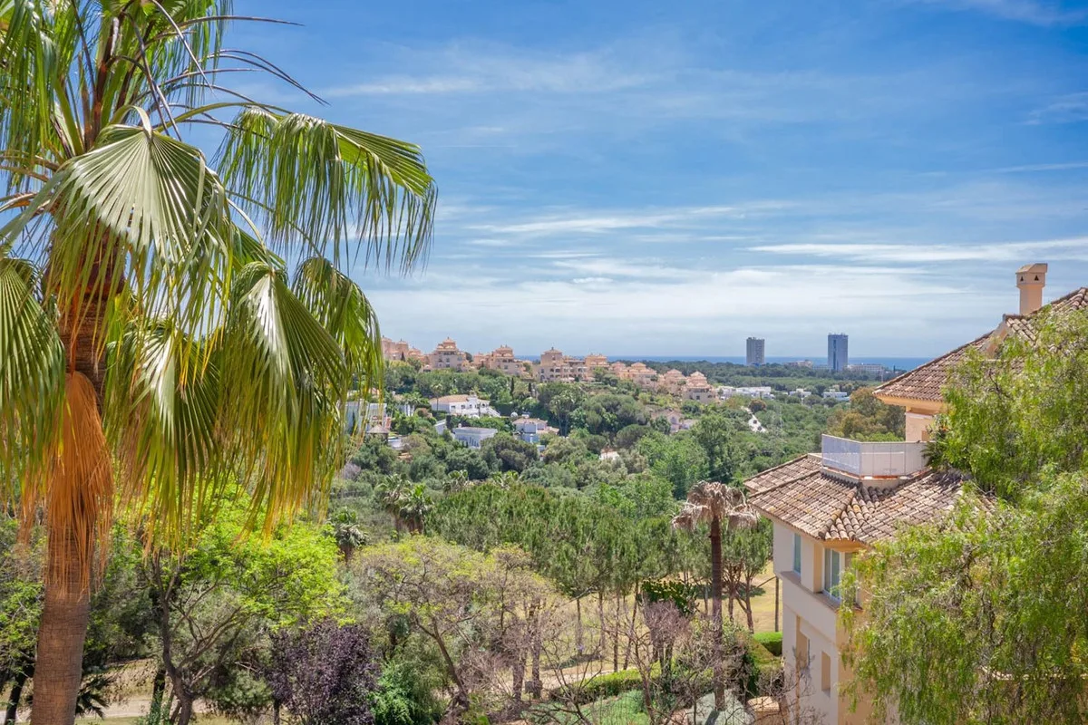 Elviria – Møblert leilighet i Elviria Hills med tre soverom, terrasse og utsikt over golfbanen og havet – bilde 15