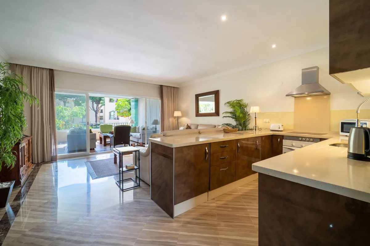 Elviria – Leilighet i Hacienda Playa med tre soverom, sørvendt terrasse og garasje – bilde 4