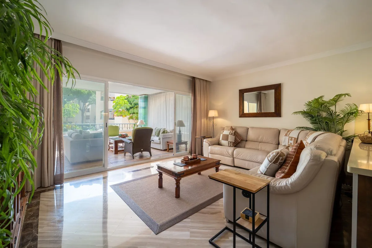 Elviria – Leilighet i Hacienda Playa med tre soverom, sørvendt terrasse og garasje – bilde 9