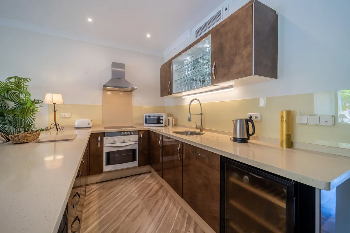 Elviria – Leilighet i Hacienda Playa med tre soverom, sørvendt terrasse og garasje – bilde 12