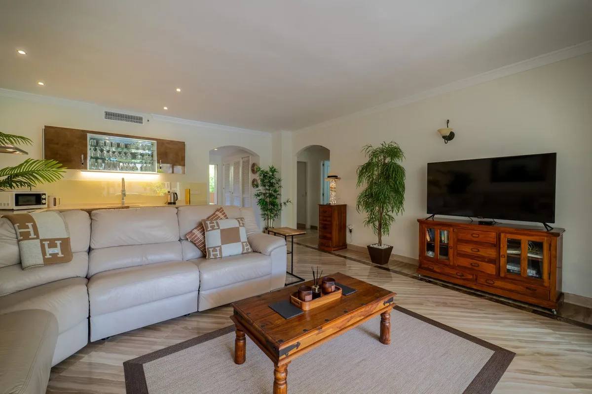 Elviria – Leilighet i Hacienda Playa med tre soverom, sørvendt terrasse og garasje – bilde 11