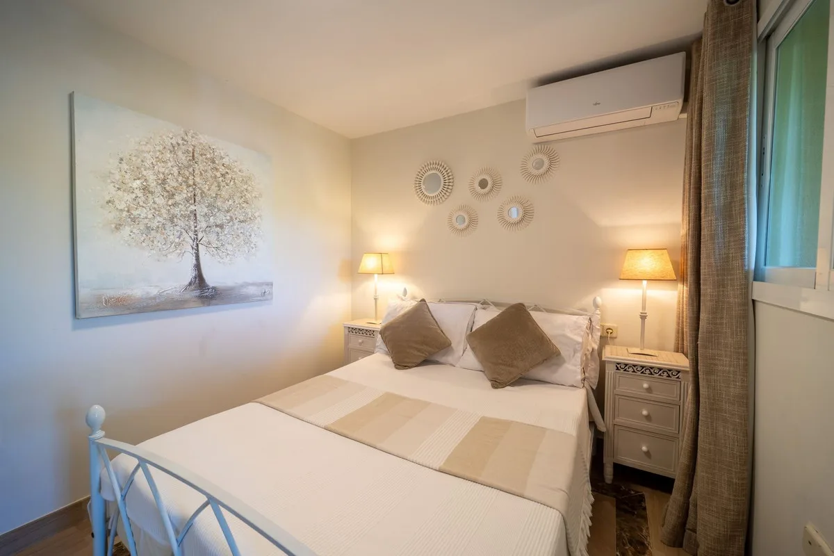 Elviria – Leilighet i Hacienda Playa med tre soverom, sørvendt terrasse og garasje – bilde 15