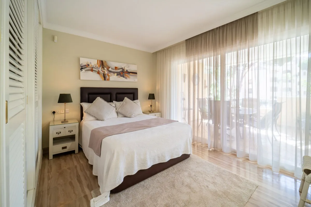 Elviria – Leilighet i Hacienda Playa med tre soverom, sørvendt terrasse og garasje – bilde 22