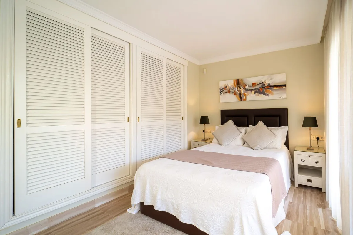 Elviria – Leilighet i Hacienda Playa med tre soverom, sørvendt terrasse og garasje – bilde 23