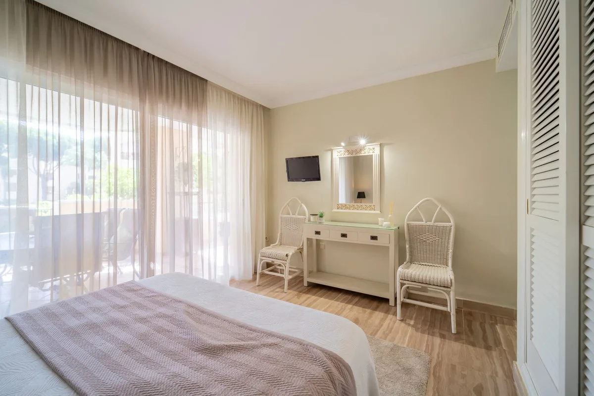 Elviria – Leilighet i Hacienda Playa med tre soverom, sørvendt terrasse og garasje – bilde 24