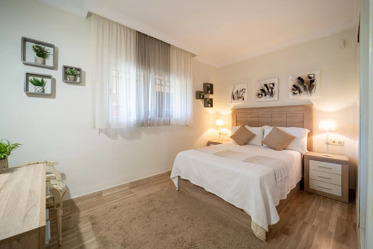 Elviria – Leilighet i Hacienda Playa med tre soverom, sørvendt terrasse og garasje – bilde 25