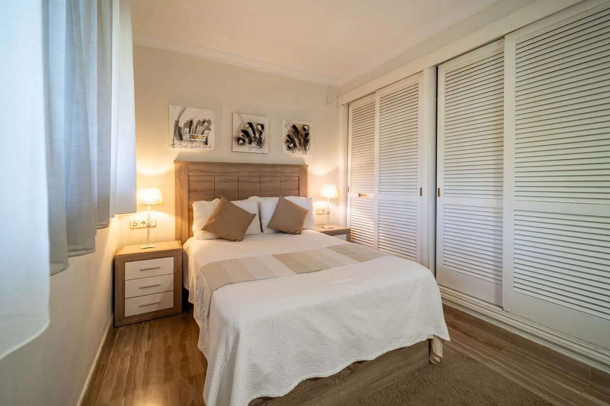 Elviria – Leilighet i Hacienda Playa med tre soverom, sørvendt terrasse og garasje – bilde 26