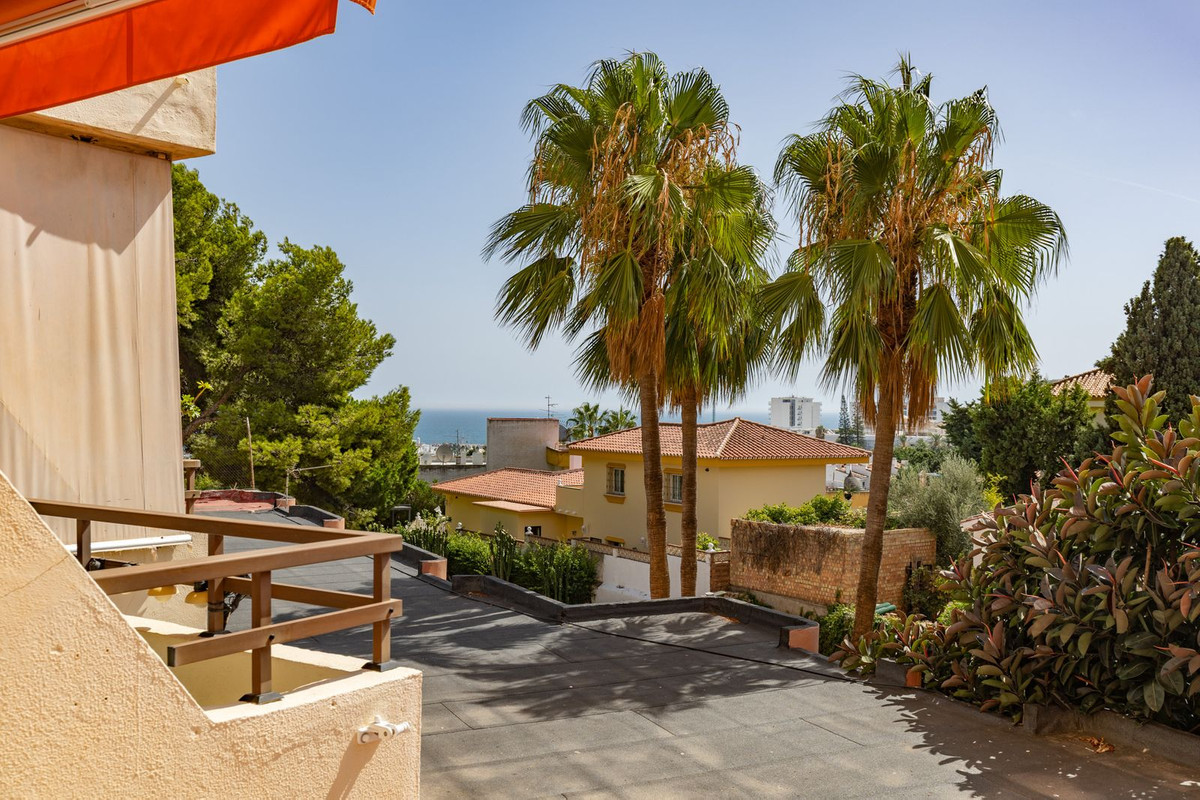 Torremolinos – Leilighet med ti minutters gange til Puerto Marina og stort fellesbasseng – bilde 1