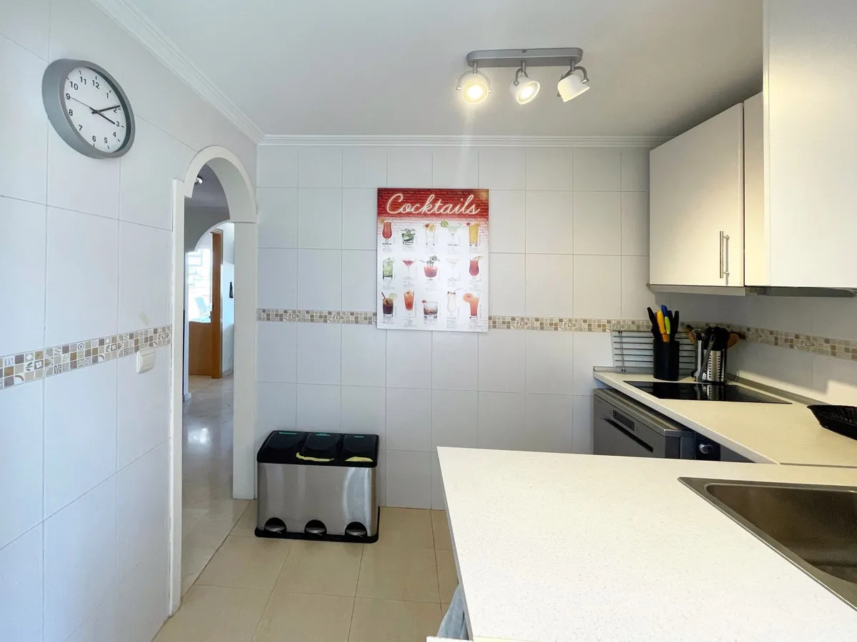 Riviera del Sol – Privat solarium med havutsikt, to soverom og garasjeplass i lukket anlegg – bilde 10