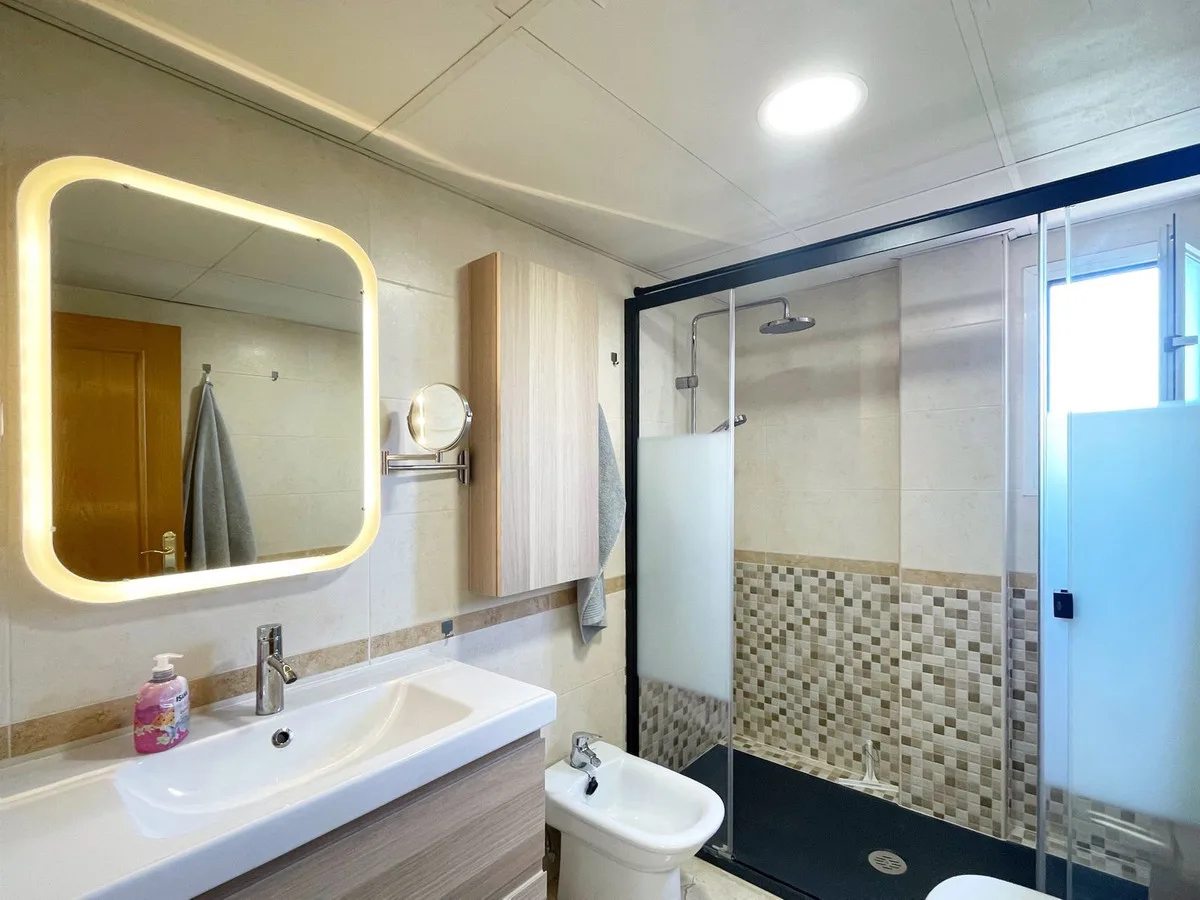 Riviera del Sol – Privat solarium med havutsikt, to soverom og garasjeplass i lukket anlegg – bilde 17