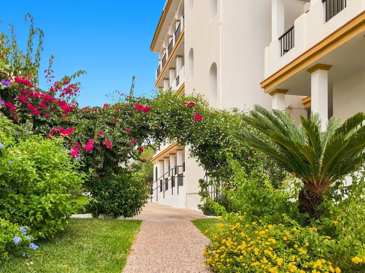 Montemar, Torremolinos – Leilighet med overbygd terrasse mot basseng og hage, nær strand og marina – bilde 7