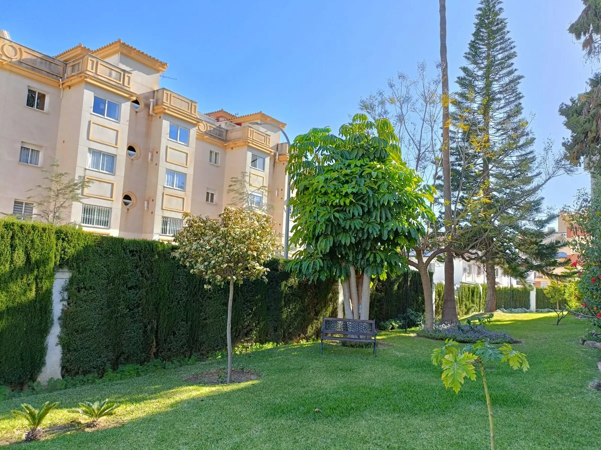 Torremolinos – Sørvendt terrasse, to soverom og privat parkering i lukket anlegg nær havet – bilde 9