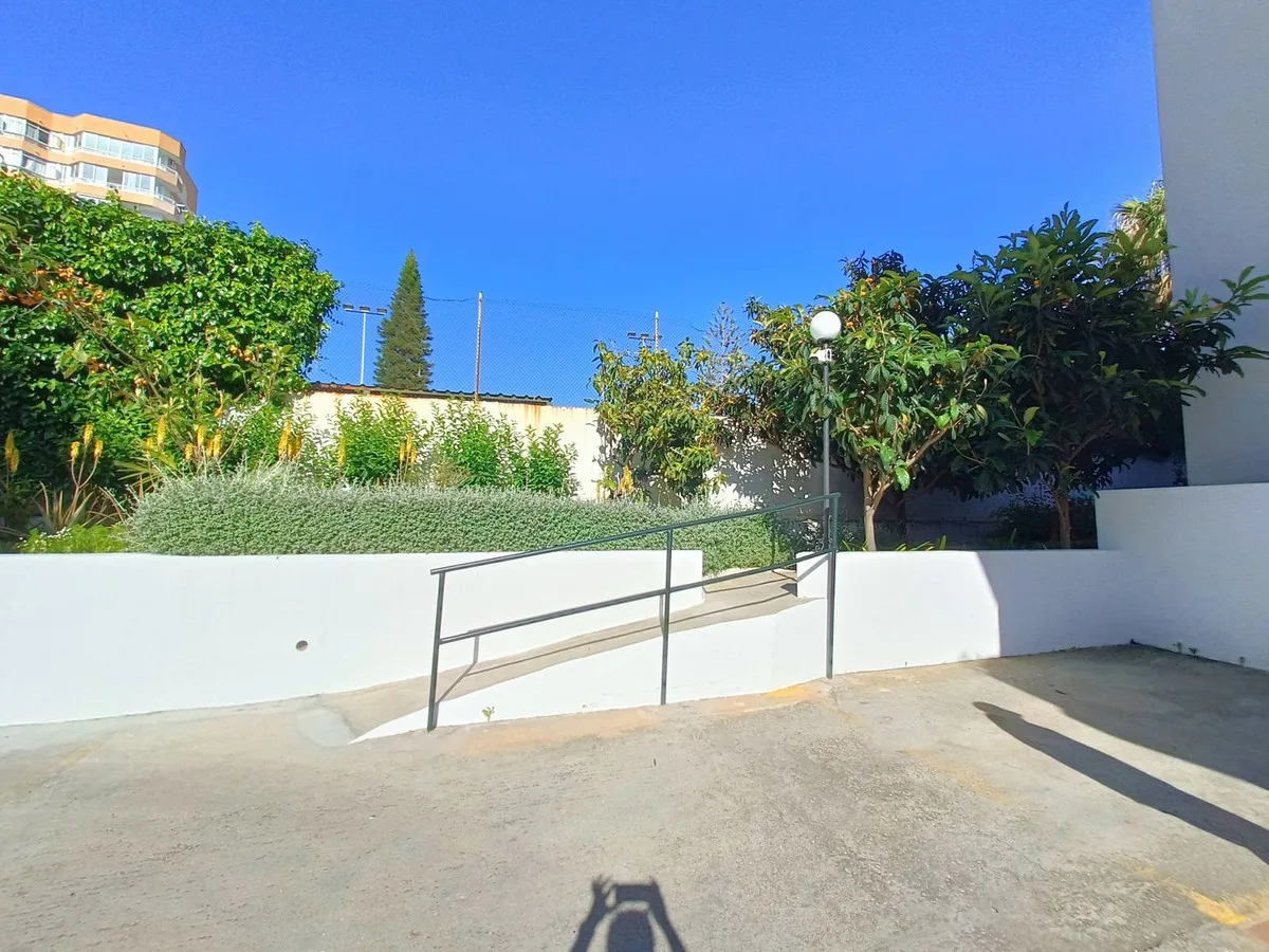 Torremolinos – Sørvendt terrasse, to soverom og privat parkering i lukket anlegg nær havet – bilde 10