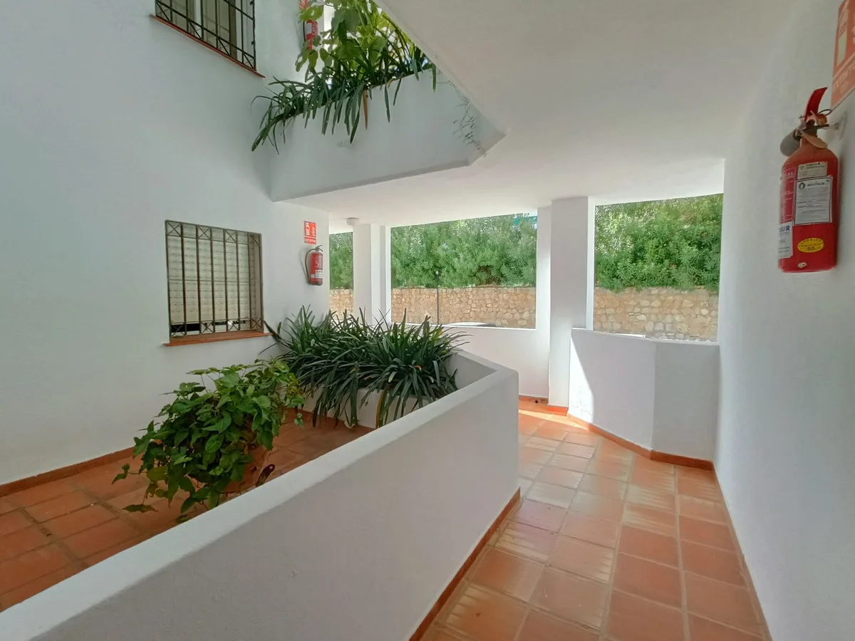 Torremolinos – Sørvendt terrasse, to soverom og privat parkering i lukket anlegg nær havet – bilde 12