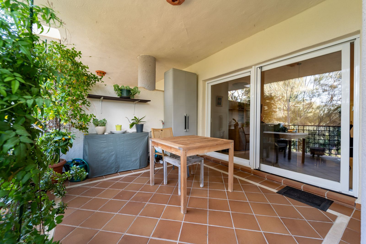 Elviria - Romslig leilighet med to soverom, terrasse og privat garasje – bilde 3