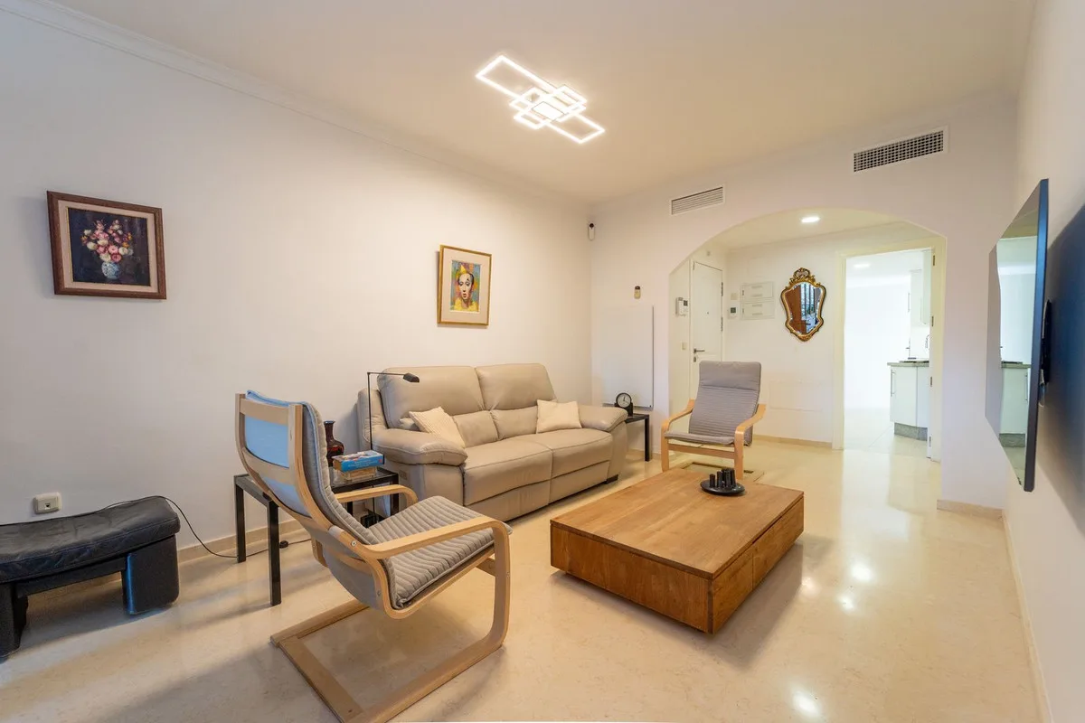Elviria - Romslig leilighet med to soverom, terrasse og privat garasje – bilde 13