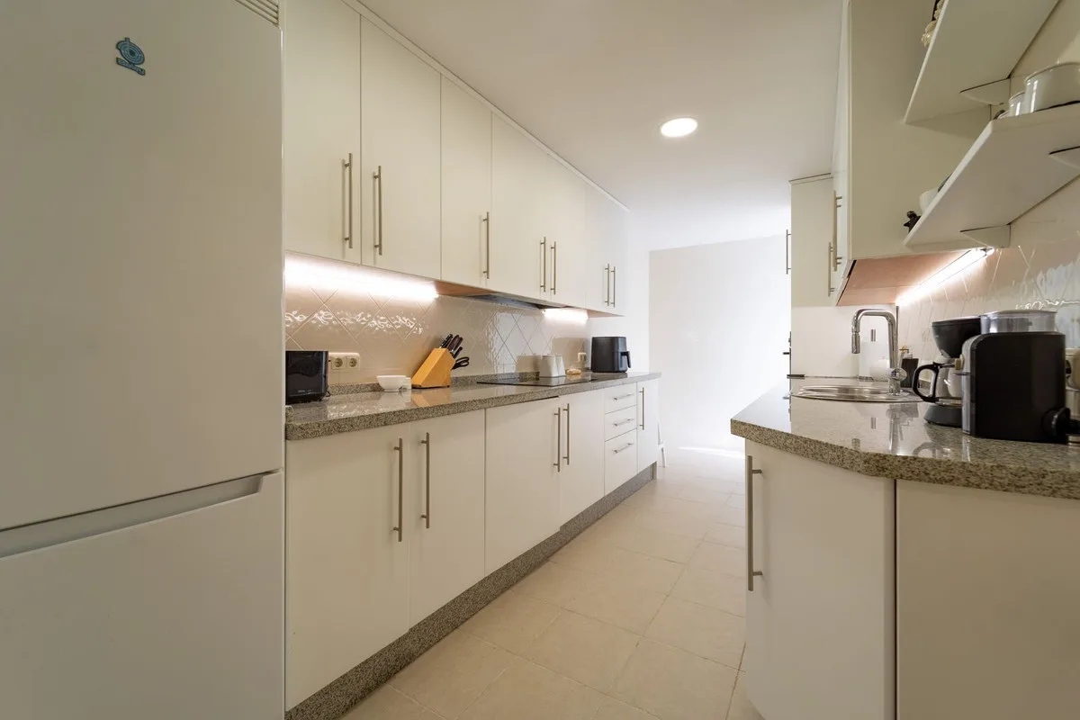 Elviria - Romslig leilighet med to soverom, terrasse og privat garasje – bilde 14