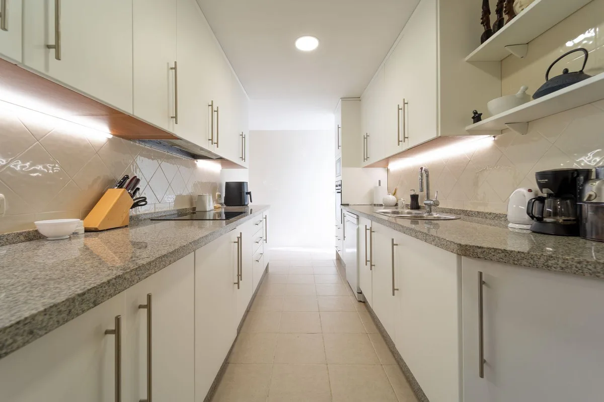 Elviria - Romslig leilighet med to soverom, terrasse og privat garasje – bilde 18