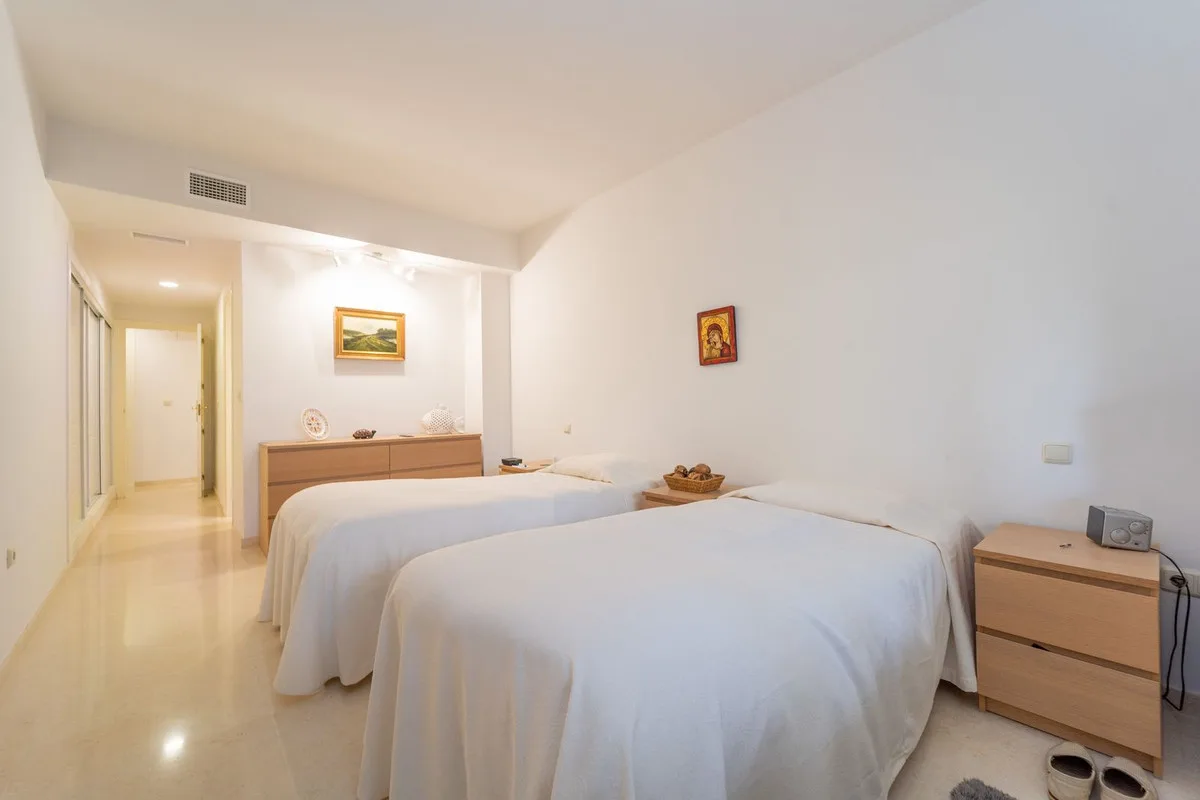 Elviria - Romslig leilighet med to soverom, terrasse og privat garasje – bilde 20