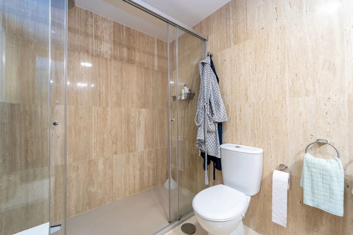 Elviria - Romslig leilighet med to soverom, terrasse og privat garasje – bilde 23