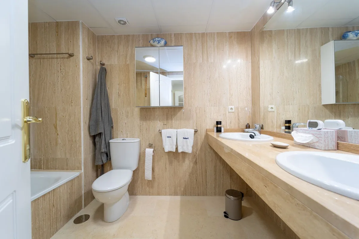 Elviria - Romslig leilighet med to soverom, terrasse og privat garasje – bilde 29