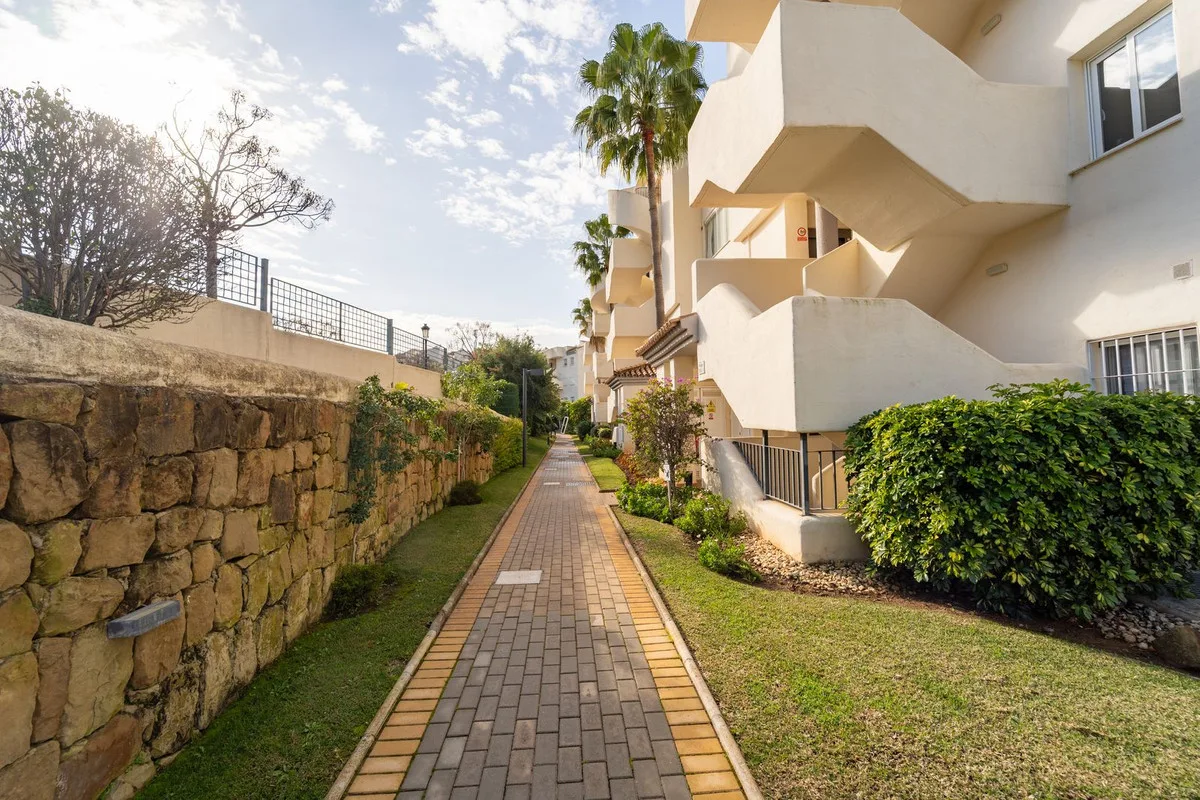Elviria - Romslig leilighet med to soverom, terrasse og privat garasje – bilde 32