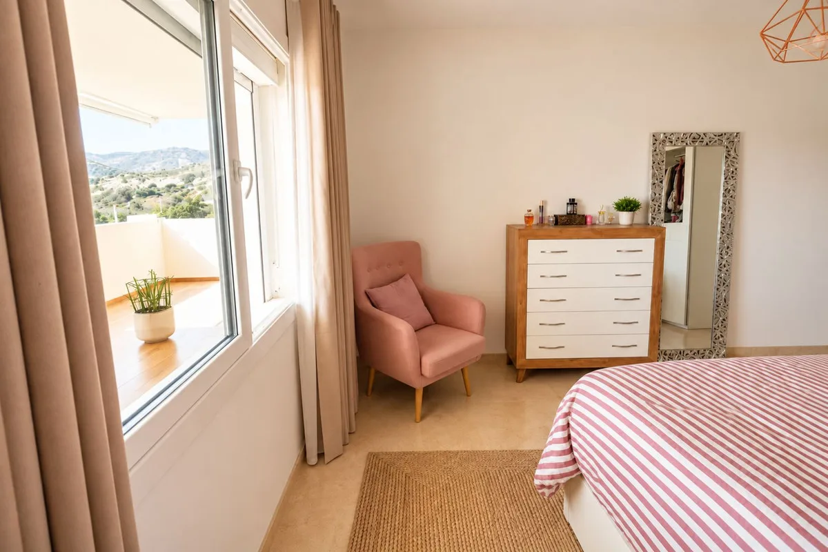 Elviria – Morgensol, kveldssol og seks bassenger. Flott leilighet med 2 soverom i Santa María Green Hills – bilde 24