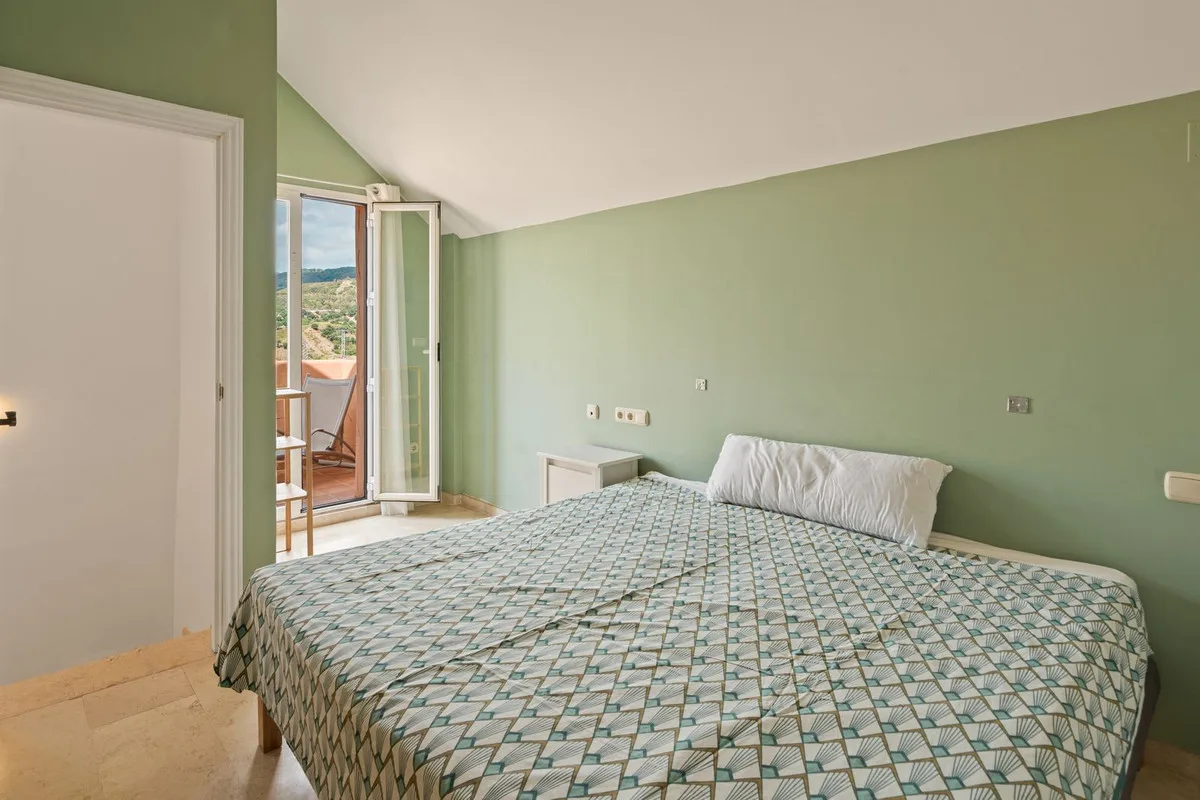 Santa Maria Golf, Elviria – hjørnepenthouse med havutsikt og terrasser rundt hele boligen. Turistlisens er på plass – bilde 10