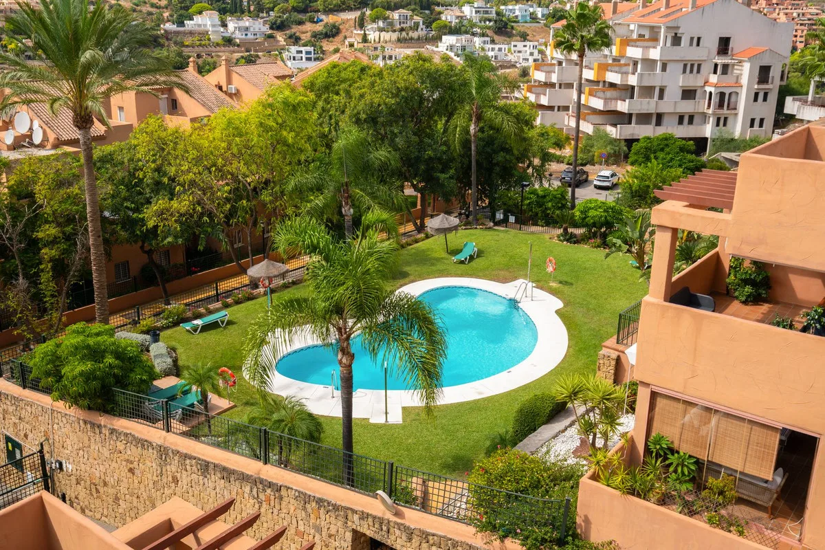 Santa Maria Golf, Elviria – hjørnepenthouse med havutsikt og terrasser rundt hele boligen. Turistlisens er på plass – bilde 11