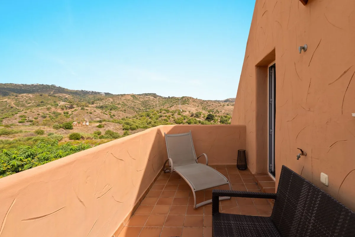 Santa Maria Golf, Elviria – hjørnepenthouse med havutsikt og terrasser rundt hele boligen. Turistlisens er på plass – bilde 19