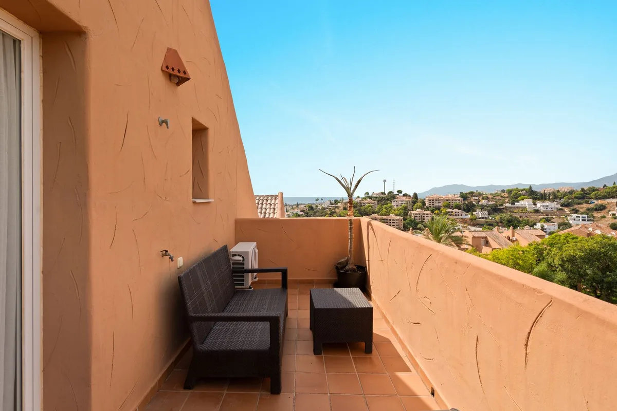 Santa Maria Golf, Elviria – hjørnepenthouse med havutsikt og terrasser rundt hele boligen. Turistlisens er på plass – bilde 20