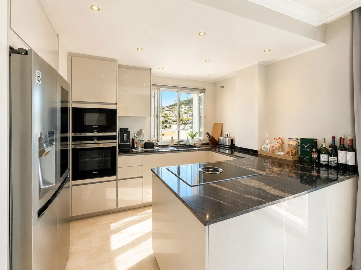 Estepona – Penthouse på første linje med utsikt over Middelhavet, Gibraltar og Afrika fra egen solterrasse – bilde 15