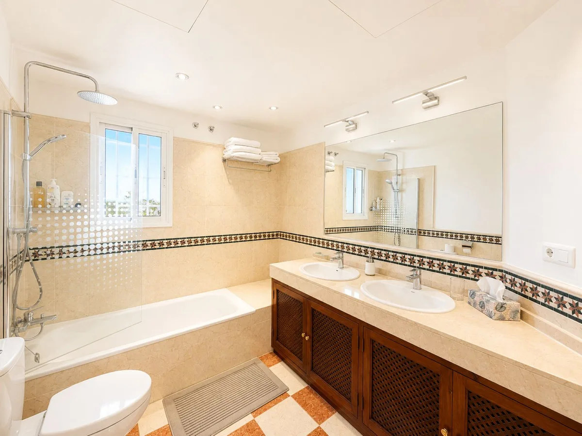 Estepona – Penthouse på første linje med utsikt over Middelhavet, Gibraltar og Afrika fra egen solterrasse – bilde 22