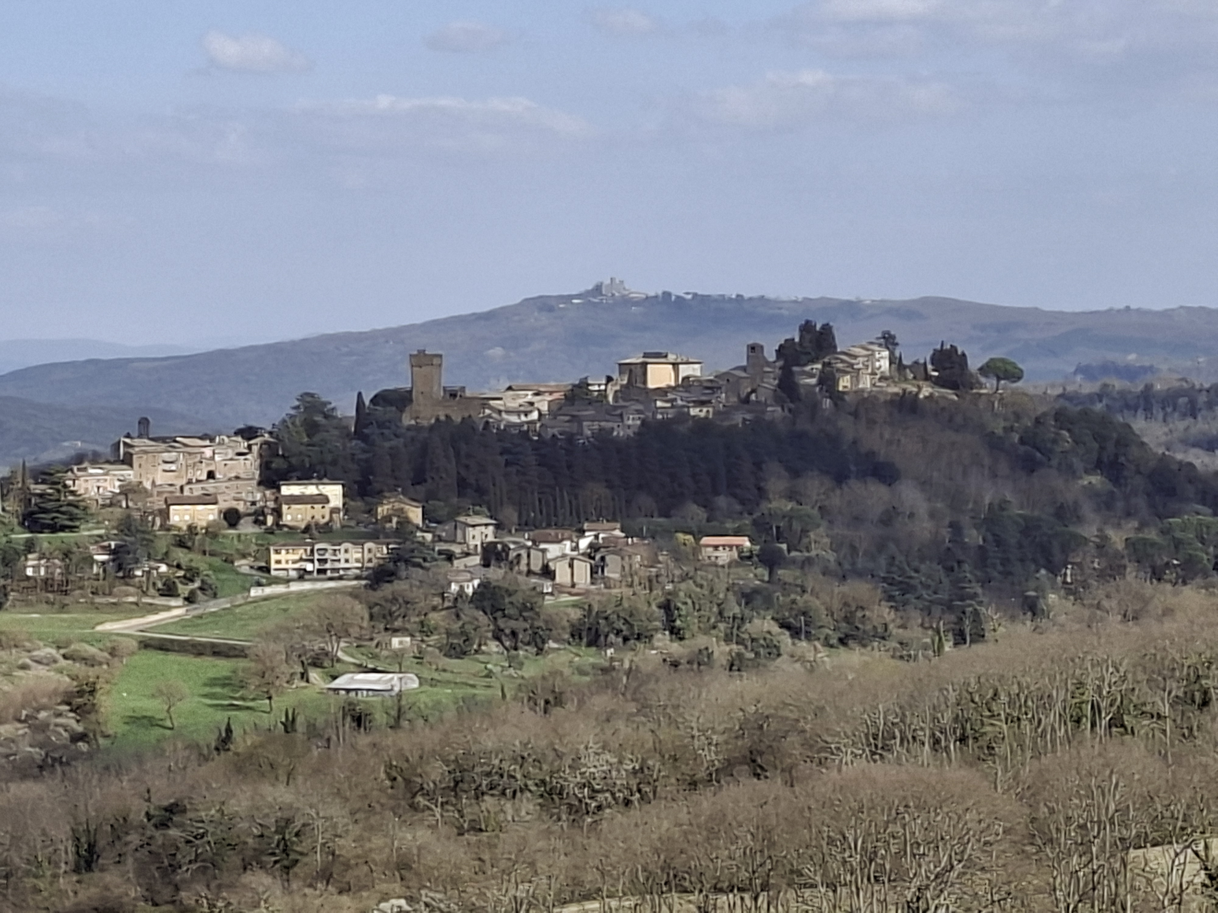 Takterrasse med utsikt mot Toscana ,slow life i historiske Proceno. Presenteres på vårt seminar 4. nov. – bilde 1