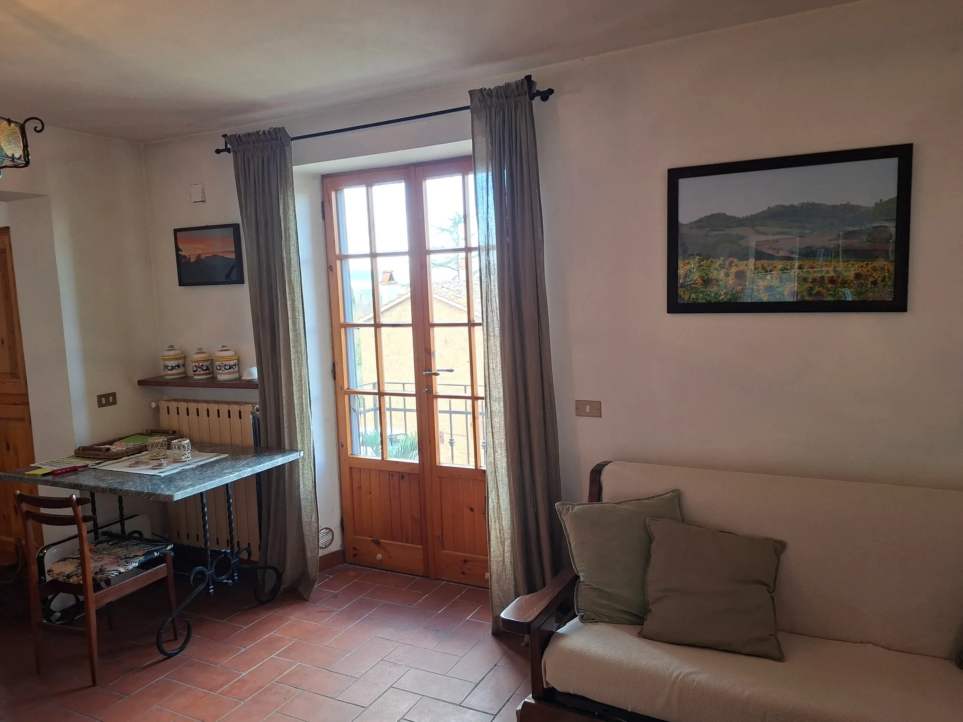Takterrasse med utsikt mot Toscana ,slow life i historiske Proceno. Presenteres på vårt seminar 4. nov. – bilde 11
