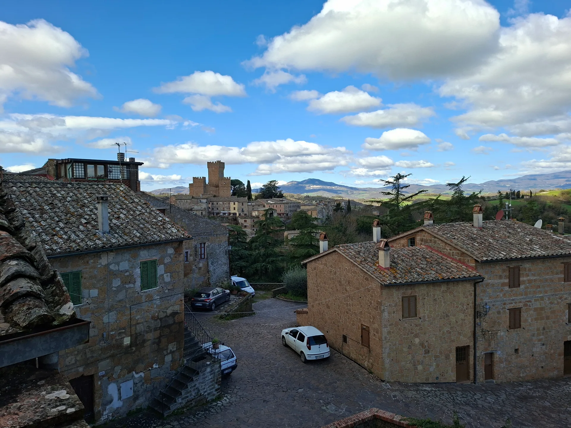 Takterrasse med utsikt mot Toscana ,slow life i historiske Proceno. Presenteres på vårt seminar 4. nov. – bilde 25