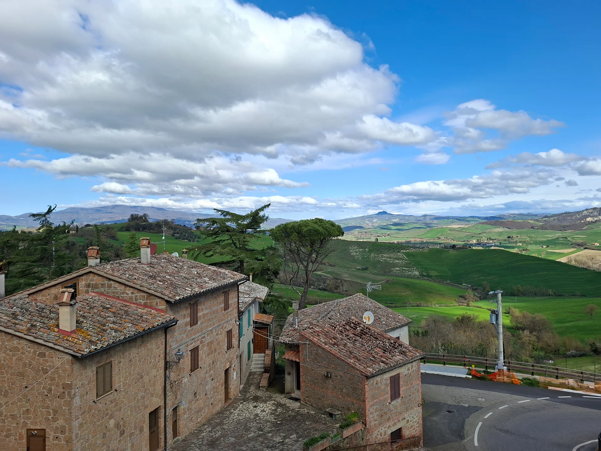 Takterrasse med utsikt mot Toscana ,slow life i historiske Proceno. Presenteres på vårt seminar 4. nov. – bilde 26