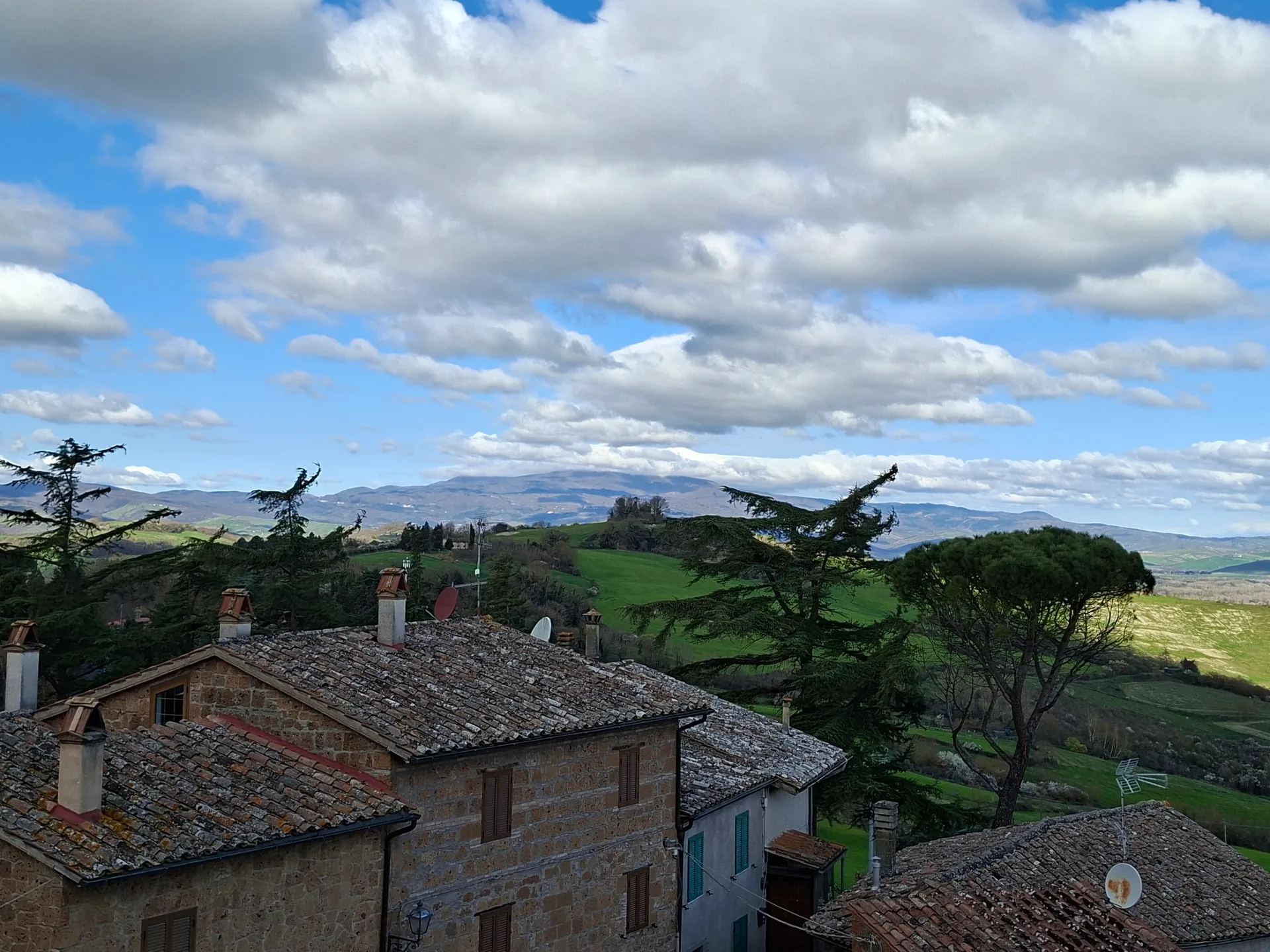 Takterrasse med utsikt mot Toscana ,slow life i historiske Proceno. Presenteres på vårt seminar 4. nov. – bilde 27