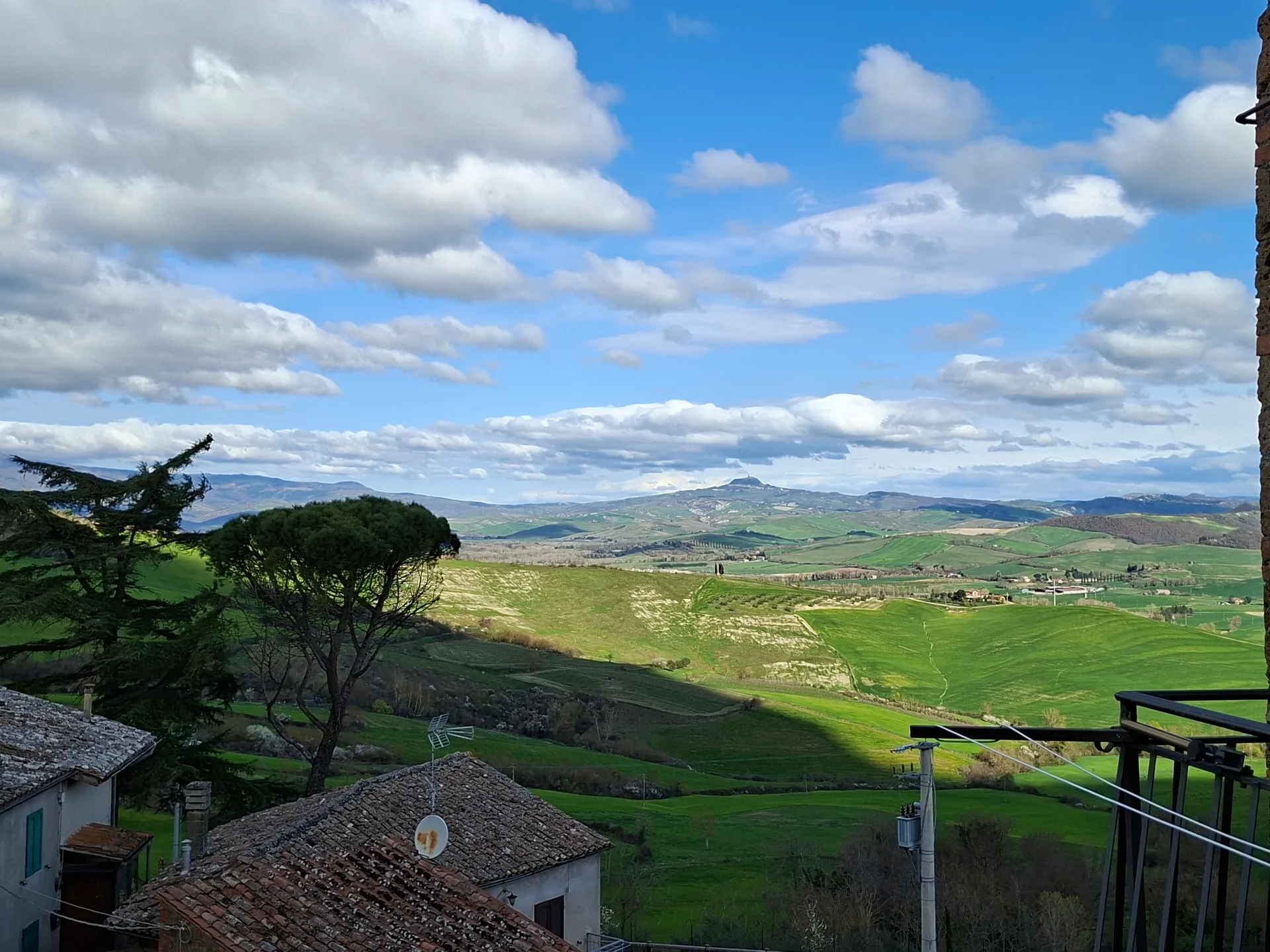 Takterrasse med utsikt mot Toscana ,slow life i historiske Proceno. Presenteres på vårt seminar 4. nov. – bilde 28