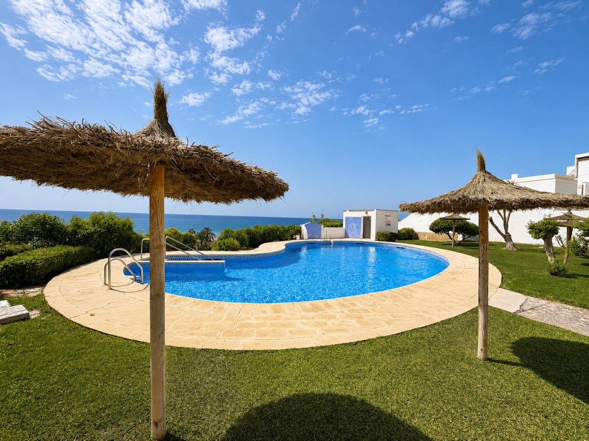 Peñoncillo, Torrox Costa – rekkehus med havutsikt og takterrasse, kort gange fra stranden – bilde 2