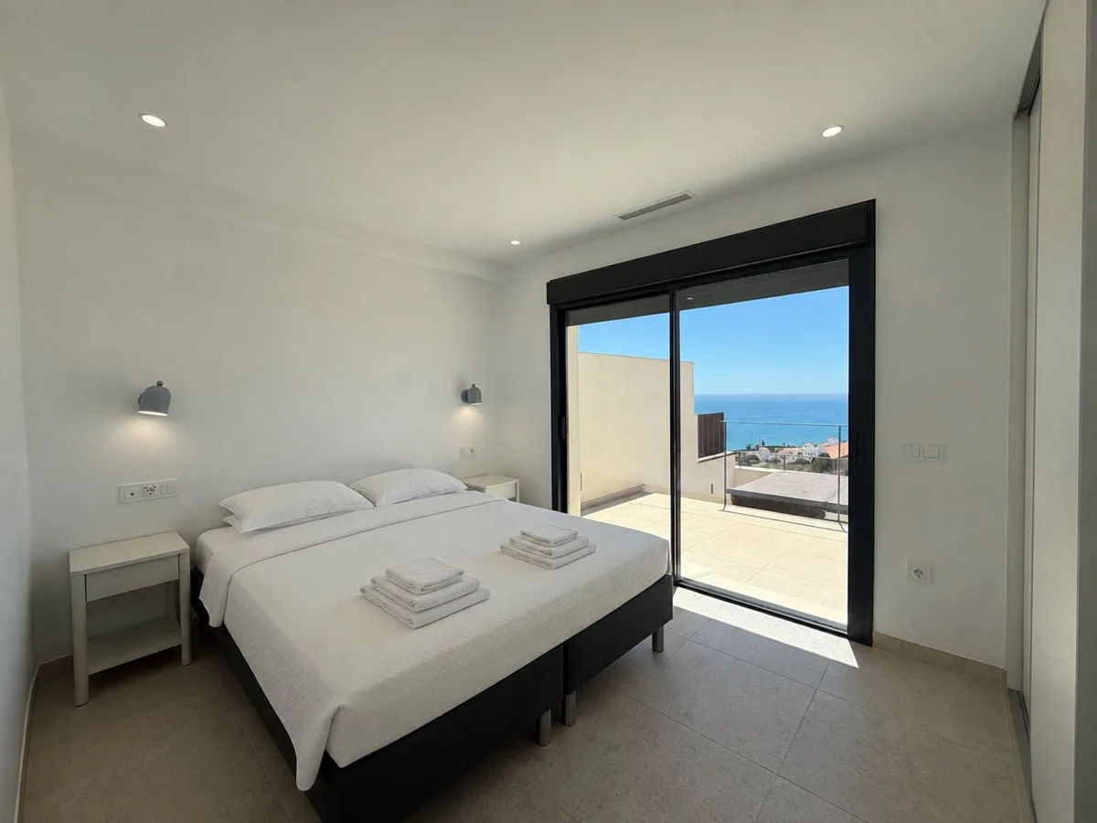 Torrox Costa – Nytt rekkehus i El Mirador Spa & Resort, med havutsikt fra flere terrasser og spa i anlegget – bilde 9