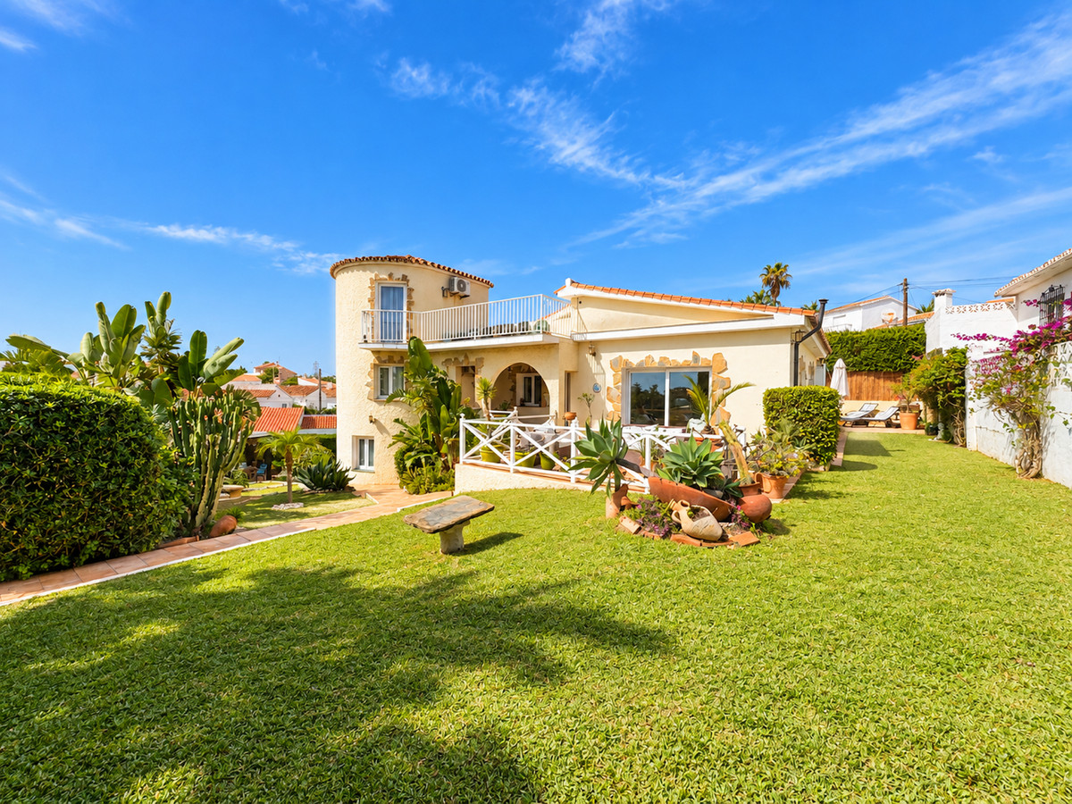 Mijas Costa – Romslig villa med 7 soverom, privat basseng og havutsikt, bare 500 meter fra stranden – bilde 1