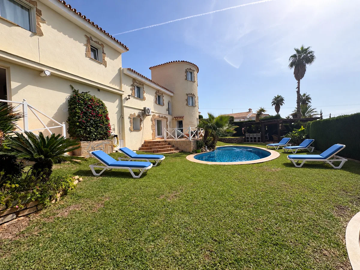 Mijas Costa – Romslig villa med 7 soverom, privat basseng og havutsikt, bare 500 meter fra stranden – bilde 10