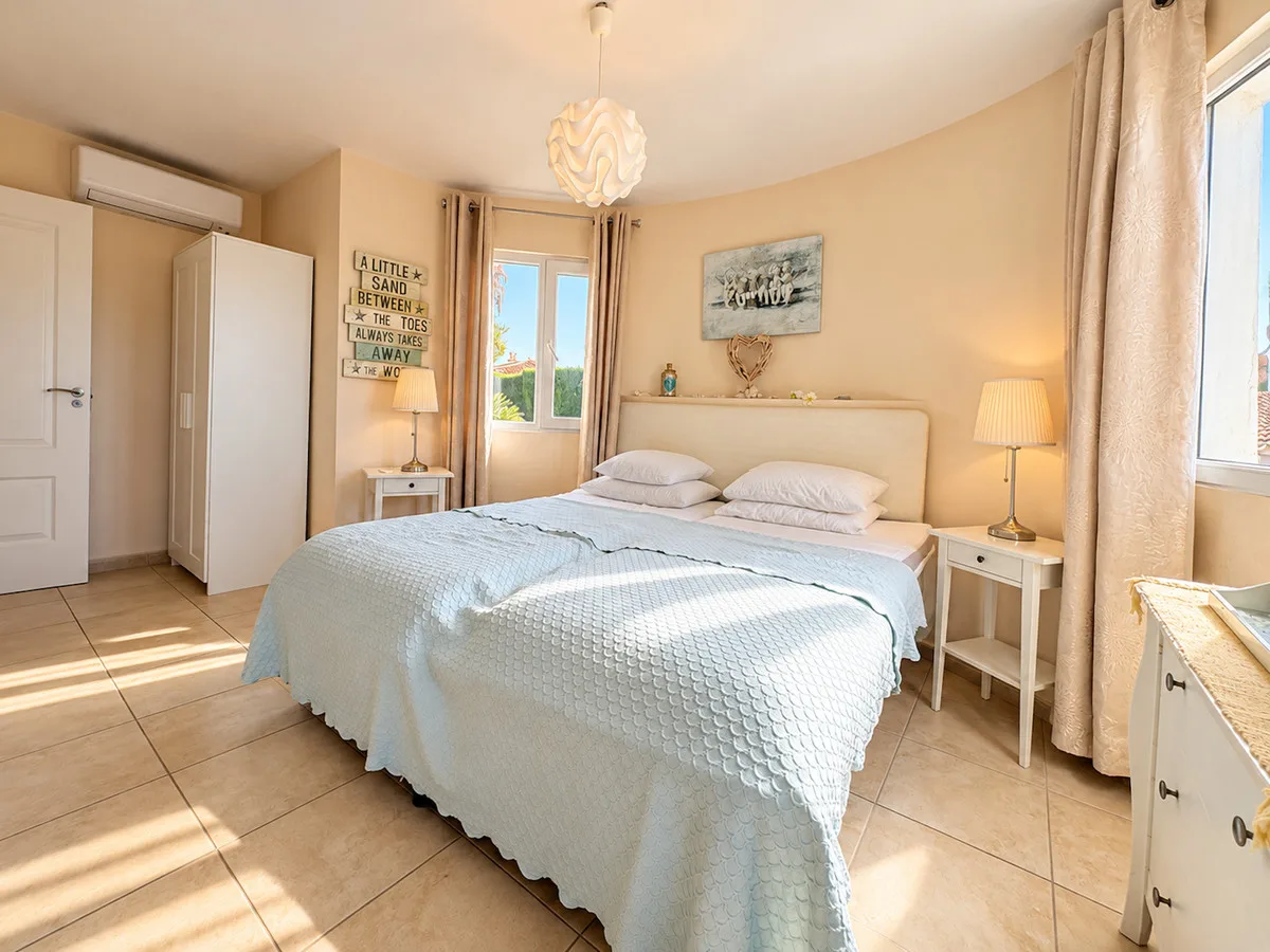 Mijas Costa – Romslig villa med 7 soverom, privat basseng og havutsikt, bare 500 meter fra stranden – bilde 23