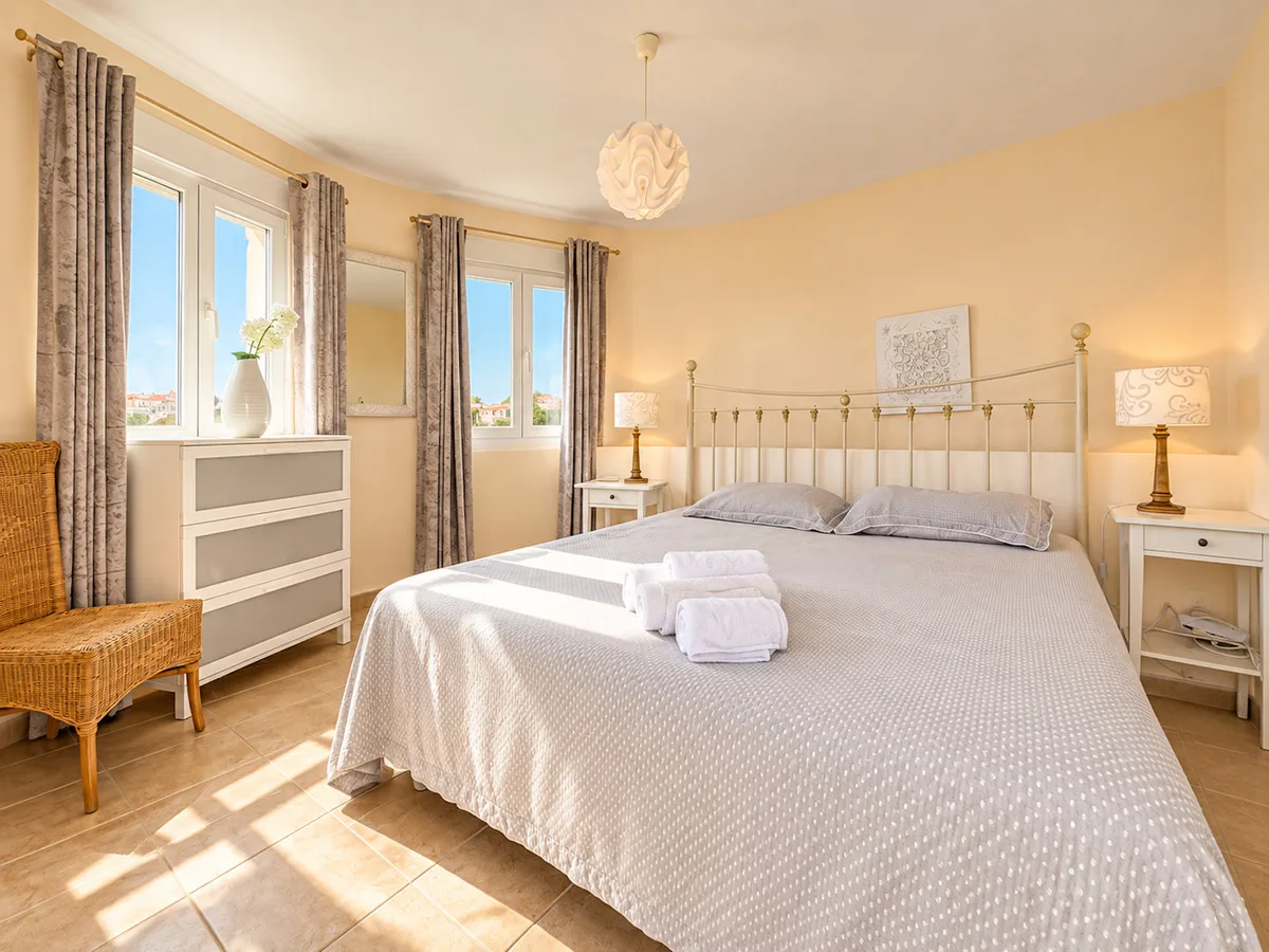 Mijas Costa – Romslig villa med 7 soverom, privat basseng og havutsikt, bare 500 meter fra stranden – bilde 27