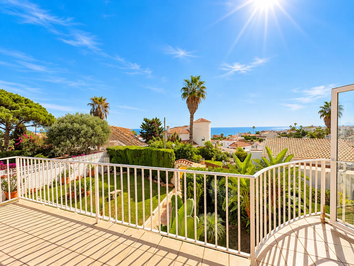 Mijas Costa – Romslig villa med 7 soverom, privat basseng og havutsikt, bare 500 meter fra stranden – bilde 31
