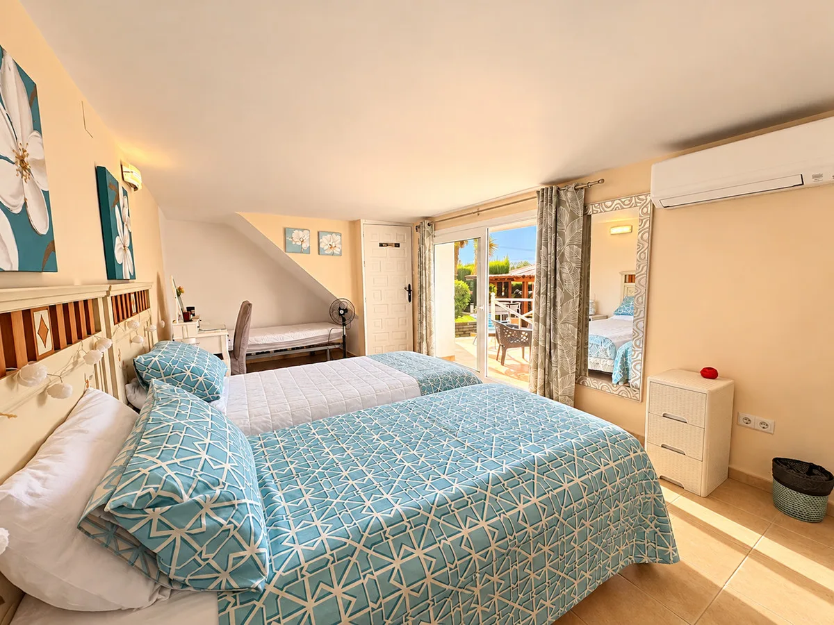 Mijas Costa – Romslig villa med 7 soverom, privat basseng og havutsikt, bare 500 meter fra stranden – bilde 33